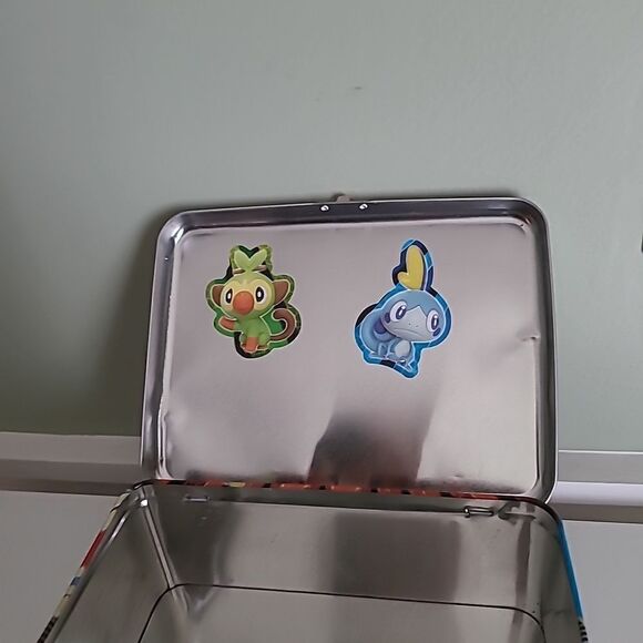 Pokémon Trading Card Tin Box - Picture 8 of 9